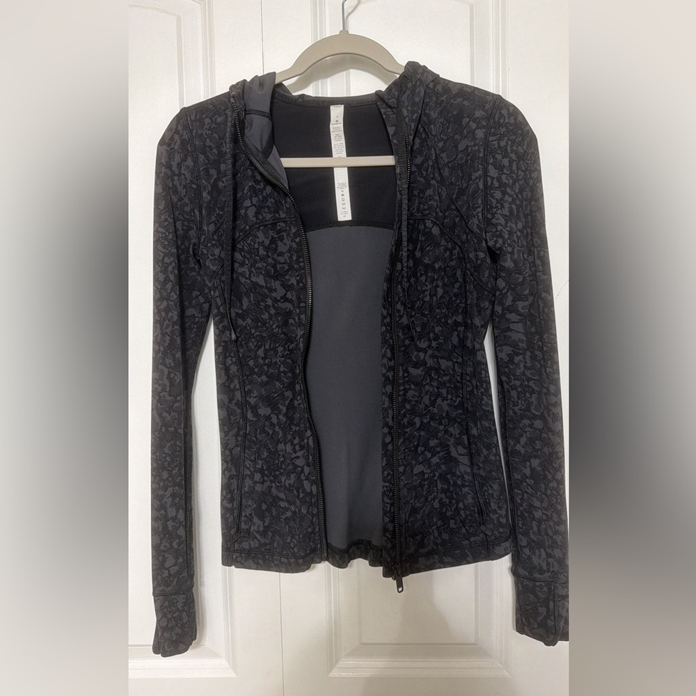 Lululemon Black Patterned Zip-Up Jacket